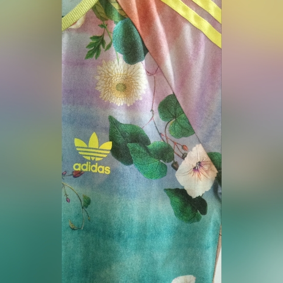 HTF Size Medium Women's Adidas floral active wear t-shirt. EUC just gorgeous. - Picture 2 of 5
